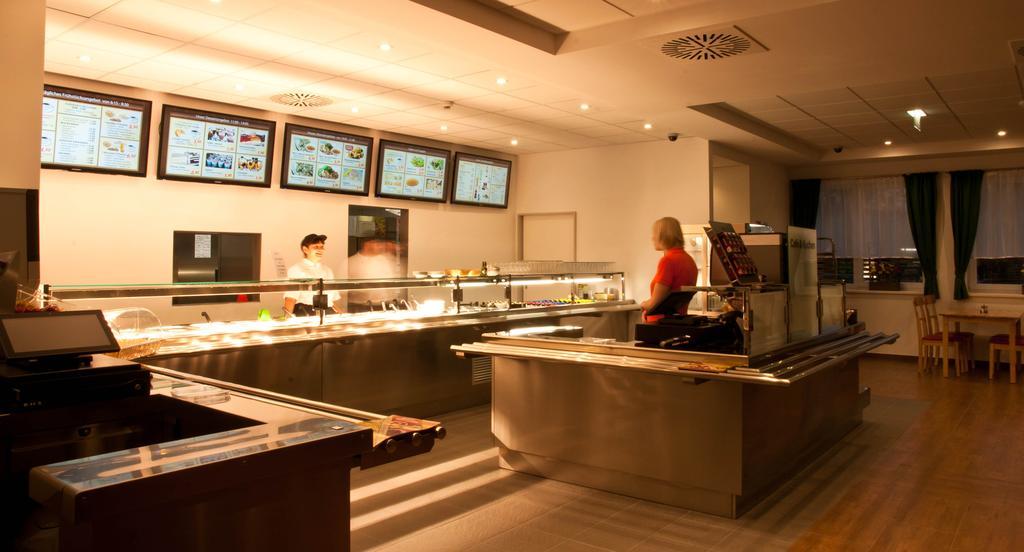 Winrooms "Hotel&Appartement" Винер Нойщат Екстериор снимка
