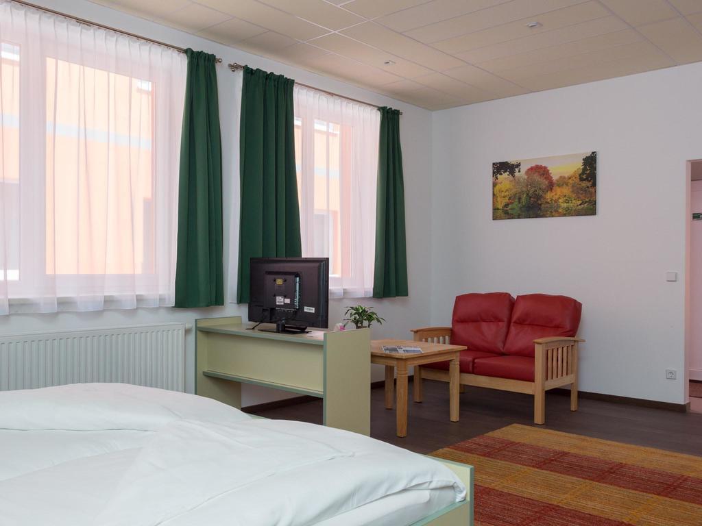 Winrooms "Hotel&Appartement" Винер Нойщат Екстериор снимка