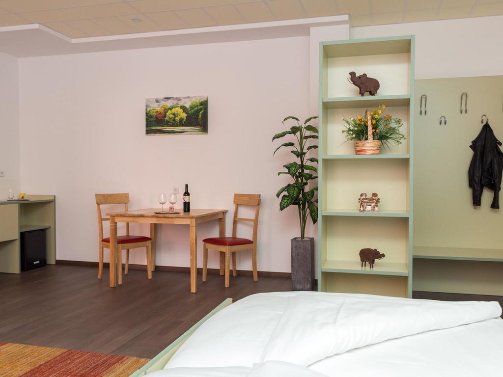 Winrooms "Hotel&Appartement" Винер Нойщат Екстериор снимка
