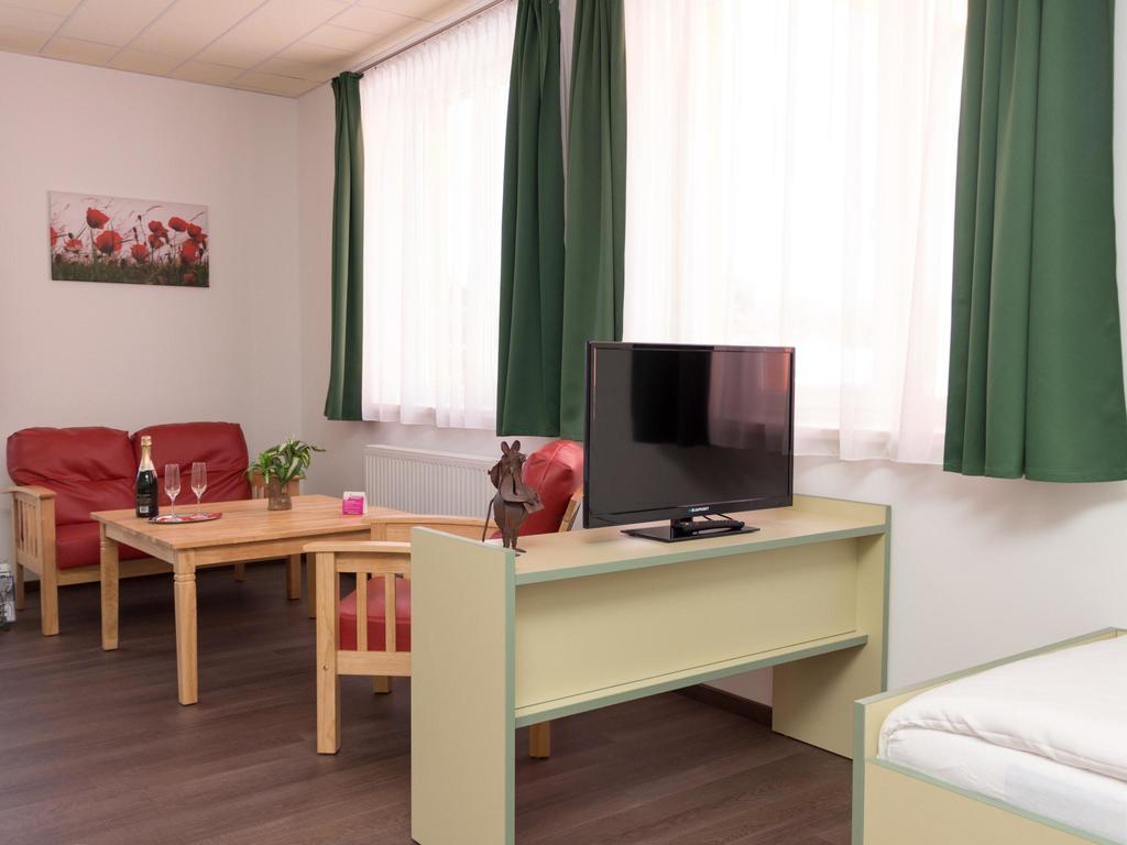 Winrooms "Hotel&Appartement" Винер Нойщат Екстериор снимка