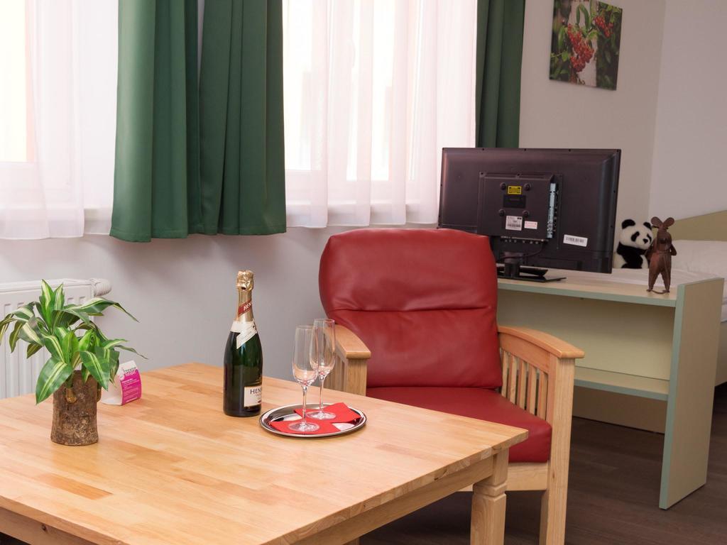Winrooms "Hotel&Appartement" Винер Нойщат Екстериор снимка