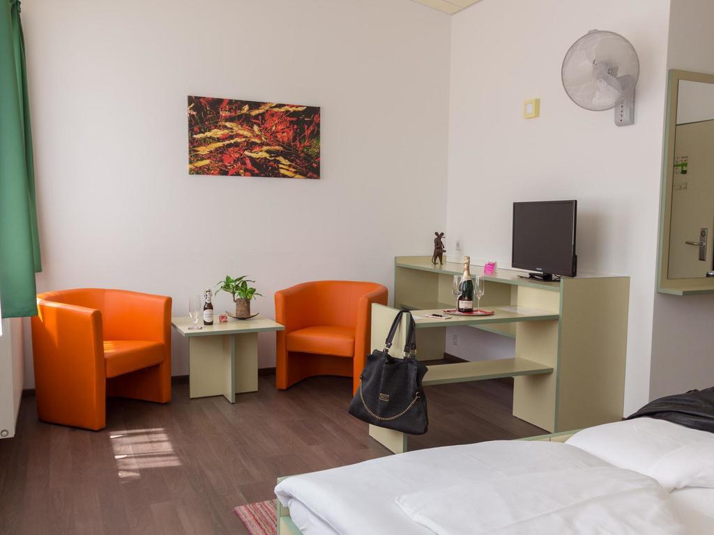 Winrooms "Hotel&Appartement" Винер Нойщат Екстериор снимка