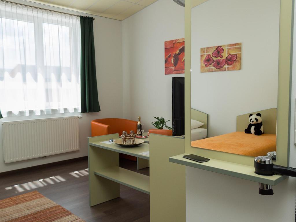 Winrooms "Hotel&Appartement" Винер Нойщат Екстериор снимка