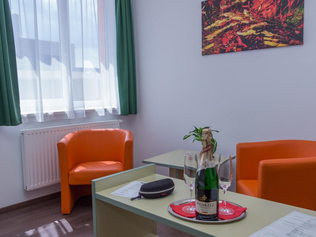 Winrooms "Hotel&Appartement" Винер Нойщат Екстериор снимка