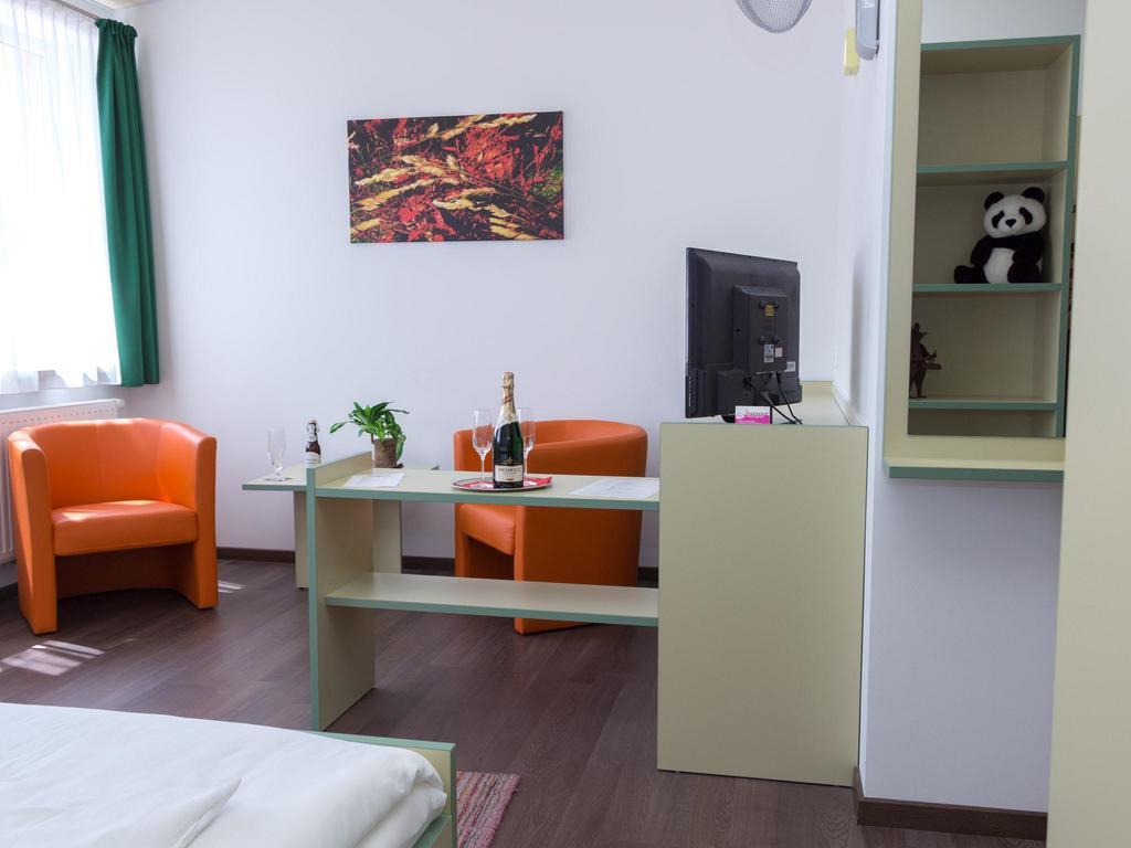 Winrooms "Hotel&Appartement" Винер Нойщат Екстериор снимка
