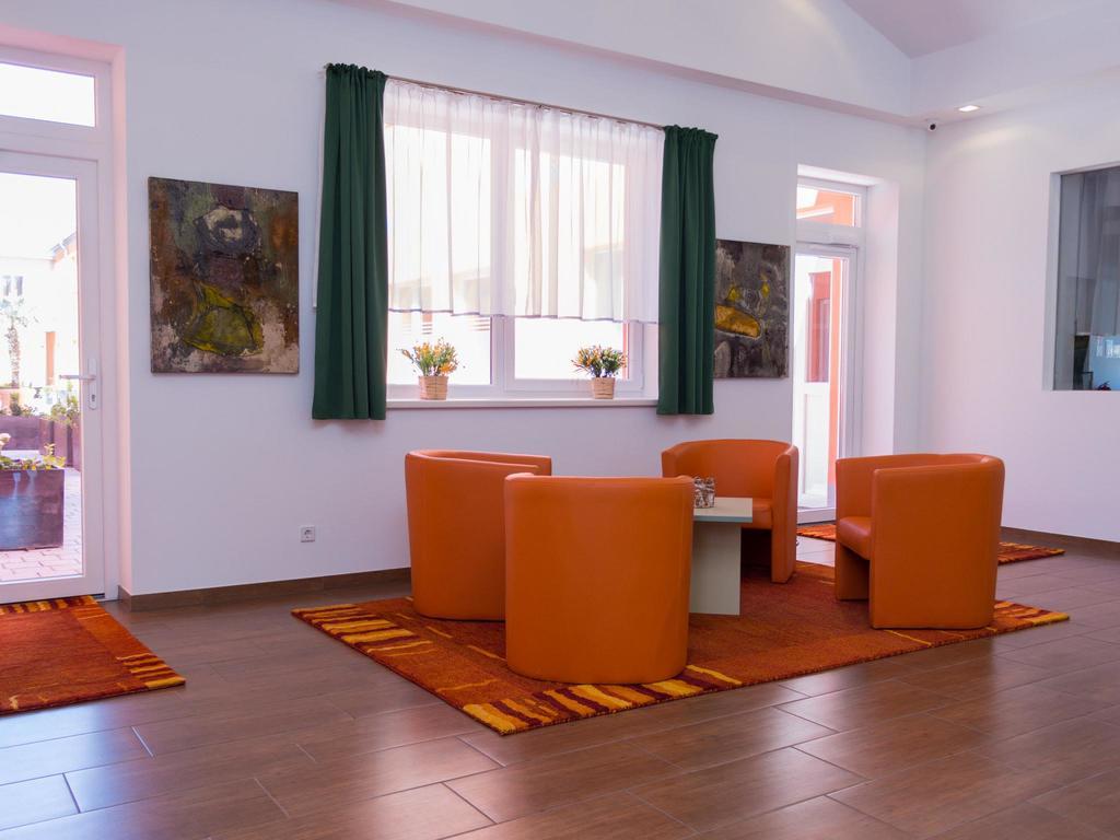 Winrooms "Hotel&Appartement" Винер Нойщат Екстериор снимка