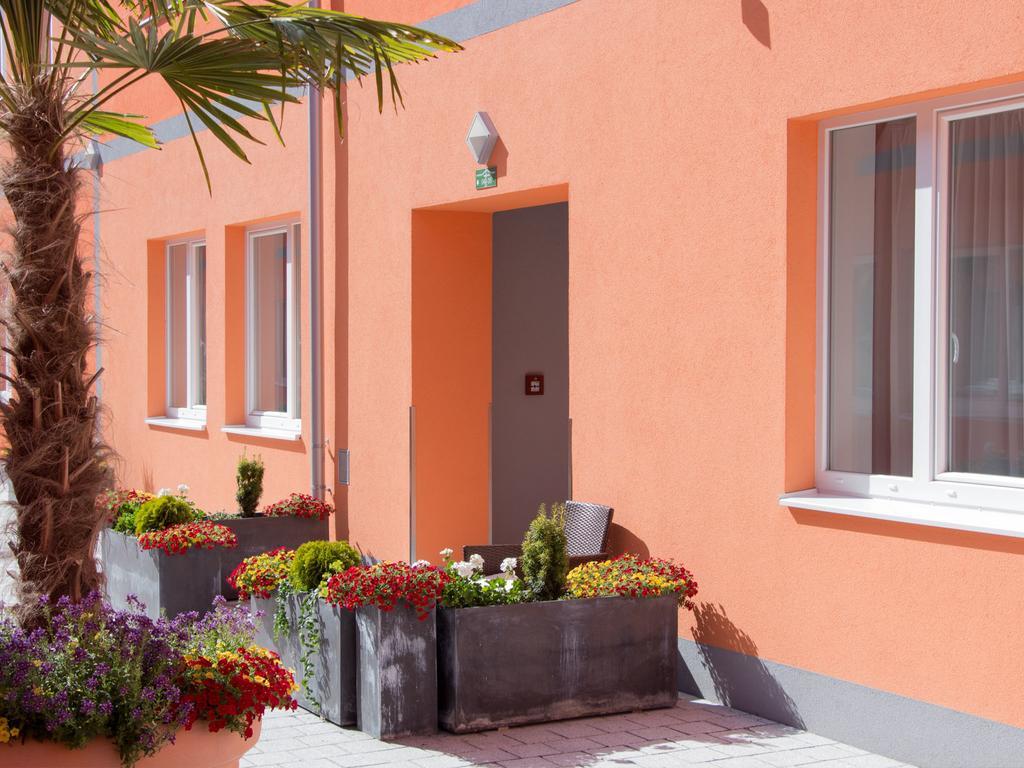 Winrooms "Hotel&Appartement" Винер Нойщат Екстериор снимка