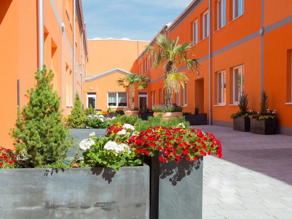 Winrooms "Hotel&Appartement" Винер Нойщат Екстериор снимка